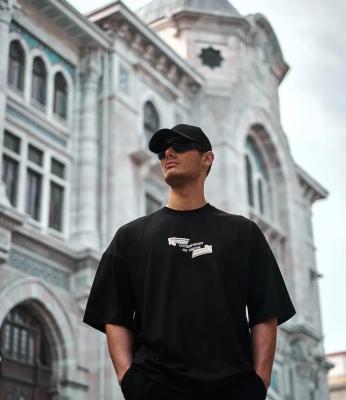 تيشيرت Mueseum أسود أوفرسايز